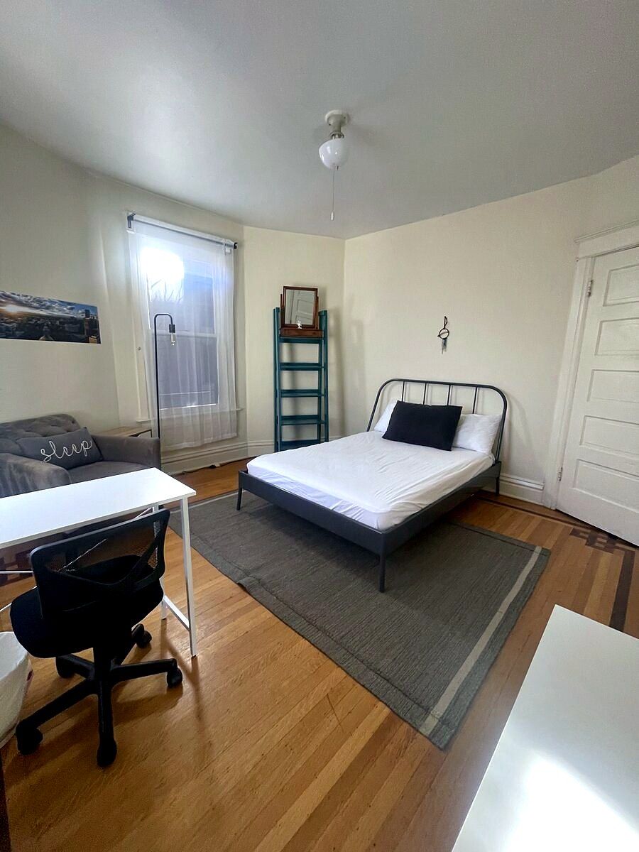 Room 4 — garden views