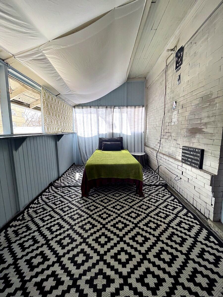 Room 5 — private screened veranda